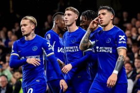 雷竞技在线平台包含切尔西训练开放日；赛前单刀错失引观众欢呼；西甲在即；细节决定成败的词条