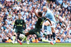 雷竞技电竞赛事 哈兰德在快船比赛中大胜，突破纪录引发热议！